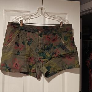 Faded Glory Green Floral Women's Cargo Shorts